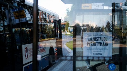 Joukkoliikenteen bussipysäkki.