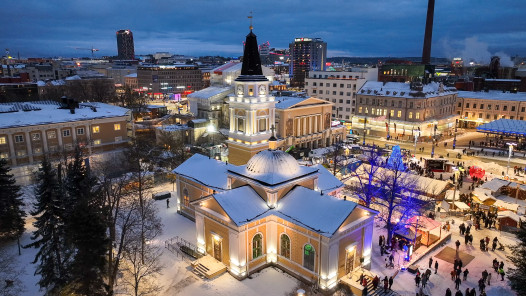 Tampereen Vanhan kirkon uusi ulkovalaistus.