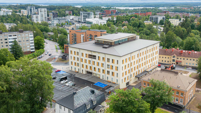 Nokian uusi hyvinvointikeskus ilmasta kuvattuna.