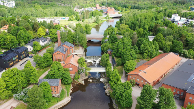 Helsingin Vanhankaupunginkosken länsihaaran pato.