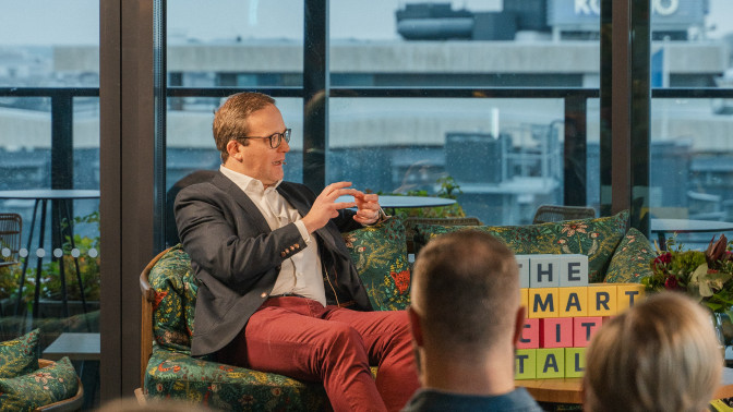 Telian datayksikön johtaja Tapio Levä Sitowisen The Smart City Talks tapahtumassa.
