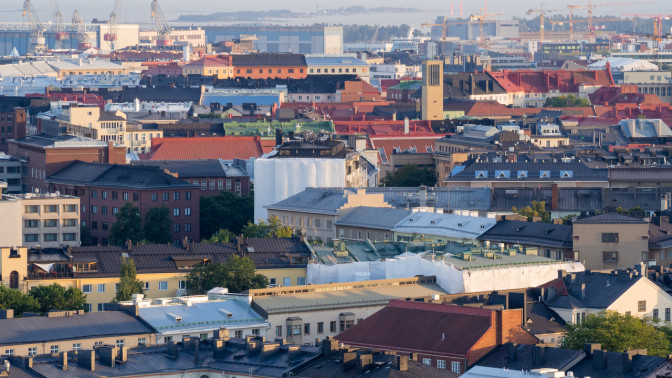 Anders Koposen ottamassa ilmakuvassa Helsingin talojen kattoja.