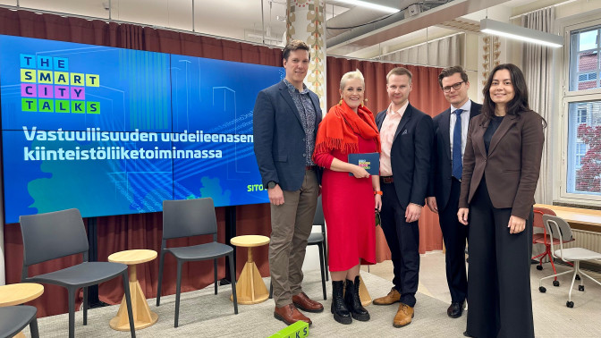 Puhujat lavalla Sitowisen The Smart City Talks tapahtumassa.