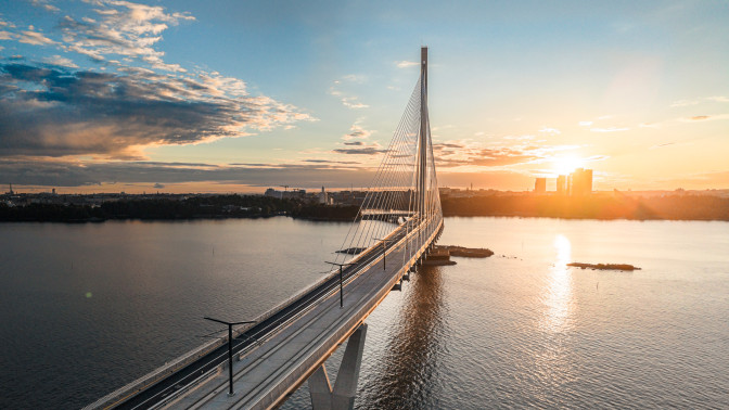 Kruunuvuorensilta auringonlaskussa.
