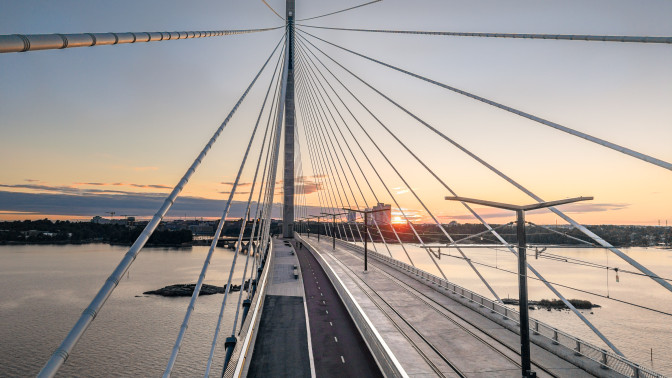Kruunuvuorensilta auringonlaskussa.