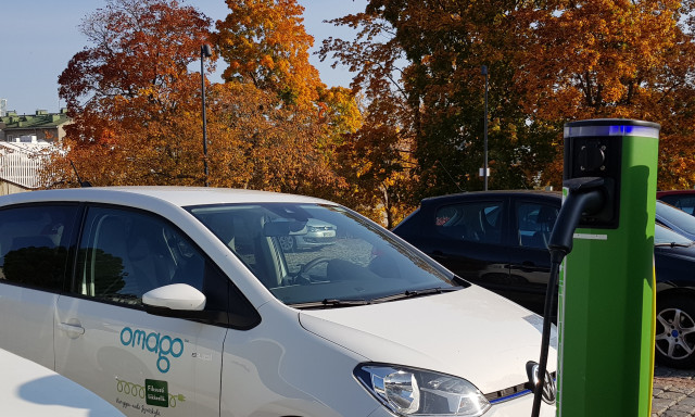 Jyväskylän yhteiskäyttöauto parkissa.