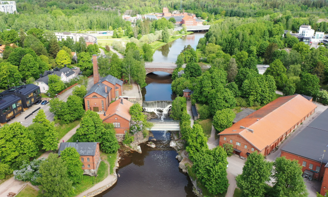 Helsingin Vanhankaupunginkosken länsihaaran pato.