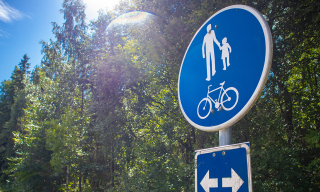 Yhdistetyn pyörätien ja jalkakäytävän liikennemerkki