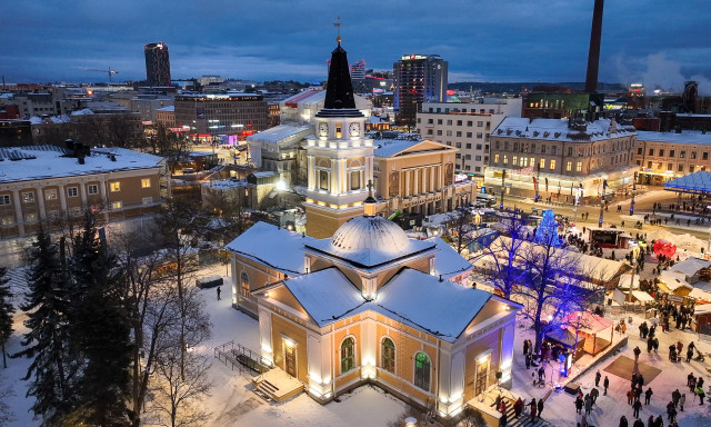 Tampereen Vanhan kirkon uusi ulkovalaistus.