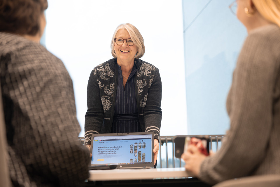 Sitowisen asiantuntija Anu Soukki.