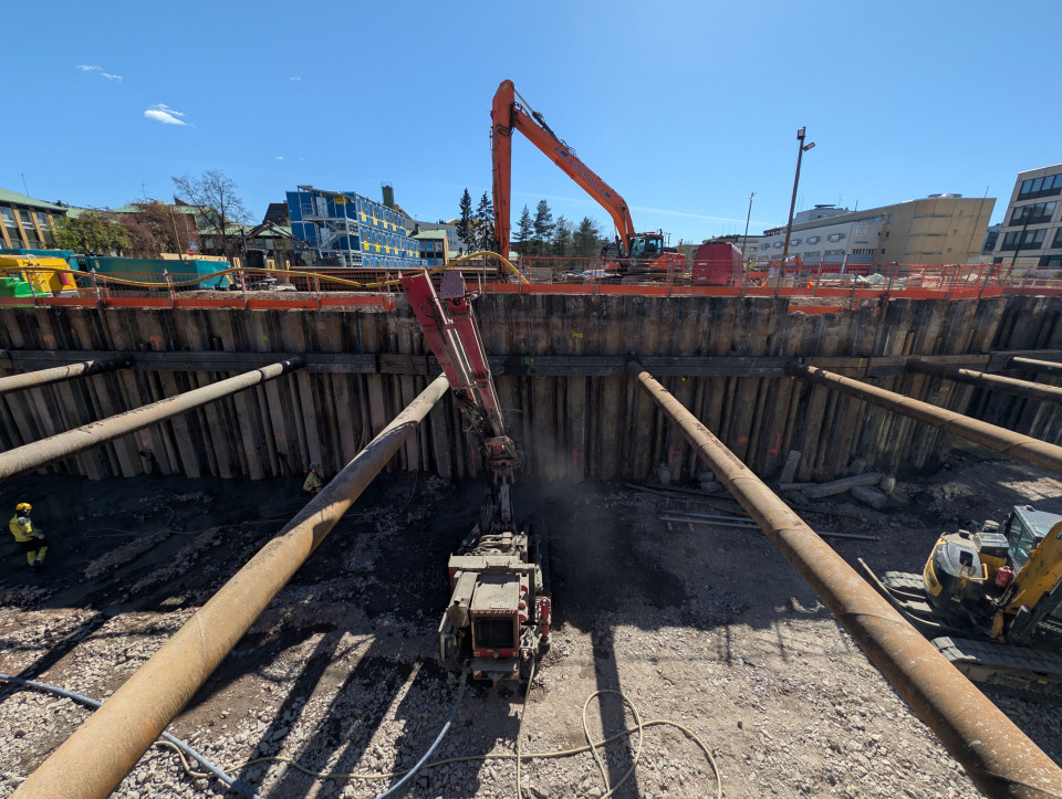 Ponttiseinillä tuettua Tikkurilan tunnelin kaivantoa. Kuva: Alexei Kesonen, Destia.