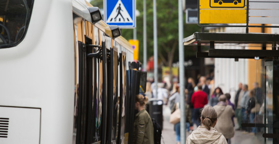 Selvitimme keväällä 2020 Pohjanmaan alueen liikenteen hiilidioksidipäästöjä ja kuntien roolia päästöjen vähentämisessä.