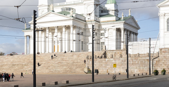 Senaatintorin valaistus uudistettiin.