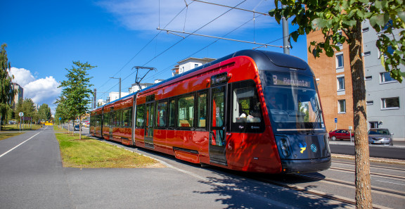 Tampereen ratikka kuvattuna Hervannassa.