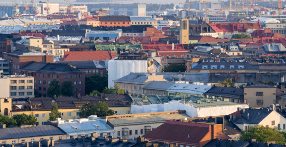 Anders Koposen ottamassa ilmakuvassa Helsingin talojen kattoja.