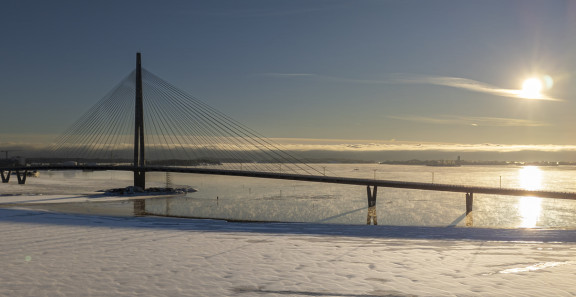 Kruunuvuorensilta Jarno Haanpuron ottamassa kuvassa.