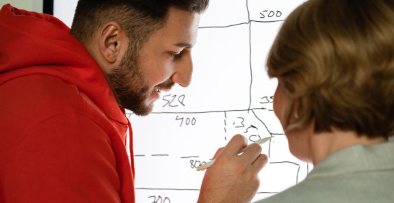 Sitowisen suunnittelijat yhteiskuvassa.