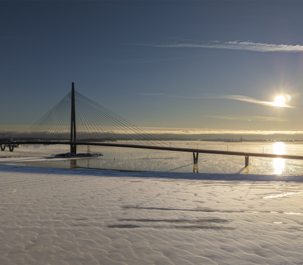 Kruunuvuorensilta Jarno Haanpuron ottamassa kuvassa.