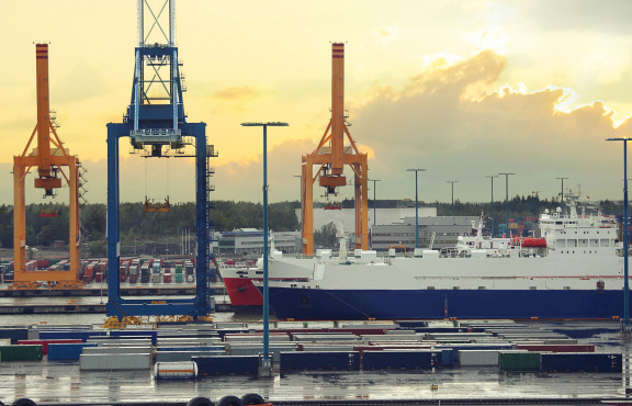 Päästövähennystavoitteet asettavat kuljetusten ja logistiikan päästöt suurennuslasin alle.