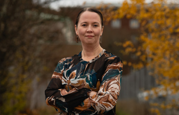 Sitowisen asiantuntija Sanna Härkönen.
