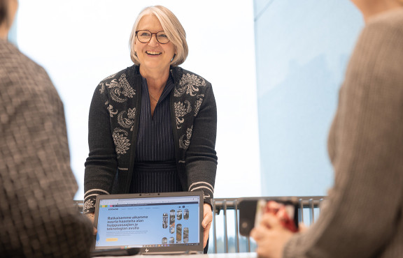 Sitowisen asiantuntija Anu Soukki.