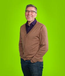 a man smiling in a picture