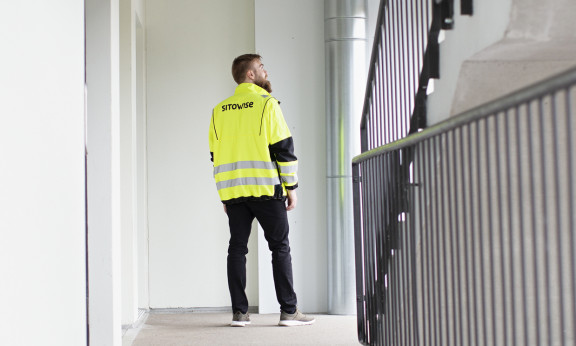 Valvoja työssään