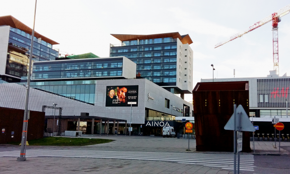 Kuva Ainoan ostoskeskuksesta Tapiolassa. Olemme olleet laajasti mukana alueen suunnittelussa ja kehityksessä jo yli kymmenen vuoden ajan.