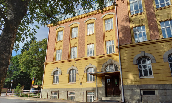 Vanhana Tekuna tunnettu arvorakennus Pyynikintiellä Tampereella peruskorjataan uuteen uskoon. 