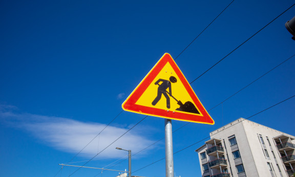 Työmaa liikennemerkki.