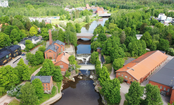 Helsingin Vanhankaupunginkosken länsihaaran pato.