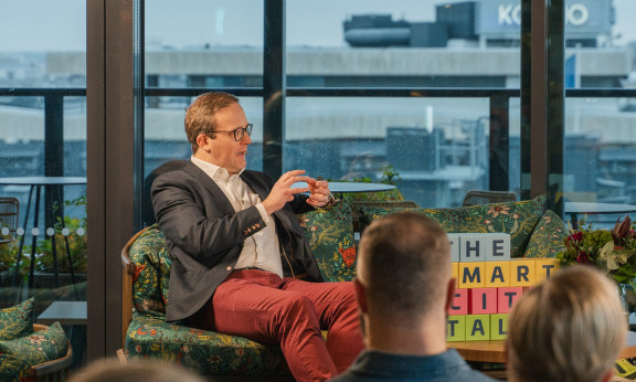 Telian datayksikön johtaja Tapio Levä Sitowisen The Smart City Talks tapahtumassa.