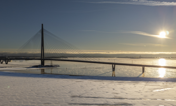 Kruunuvuorensilta Jarno Haanpuron ottamassa kuvassa.