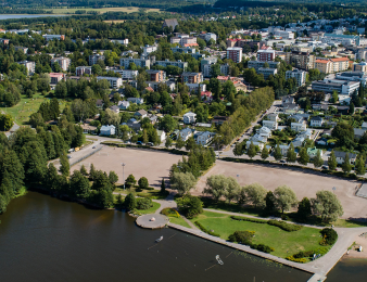 Ilmakuva asuinalueesta, jollaisen aluekehittäminen voidaan tehdä kestävästi.